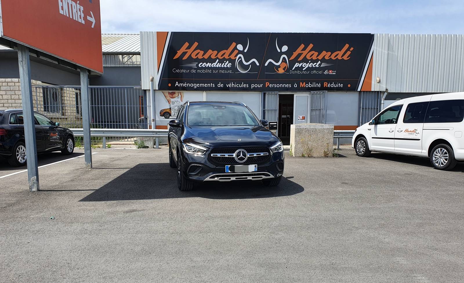 Adaptation d'aide à la conduite pour personne en situation de handicap sur Mercedes GLA par Handi Conduite à Montpellier