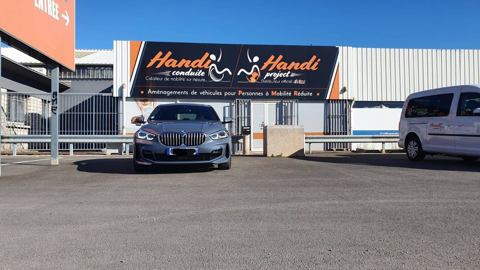 Adaptation aide à la conduite pour personne en situation de handicap sur BMW série 1 par Handi Conduite à Montpellier