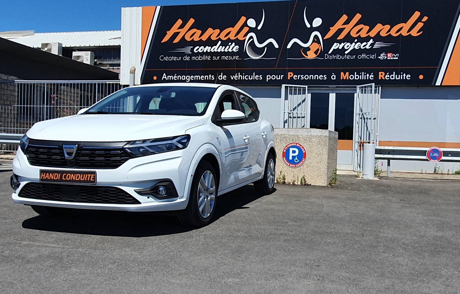 Conduite para au volant, cercle accélérateur sur volant à pousser et levier de frein à pousser par Kivi et Handi Conduite à Montpellier Hérault