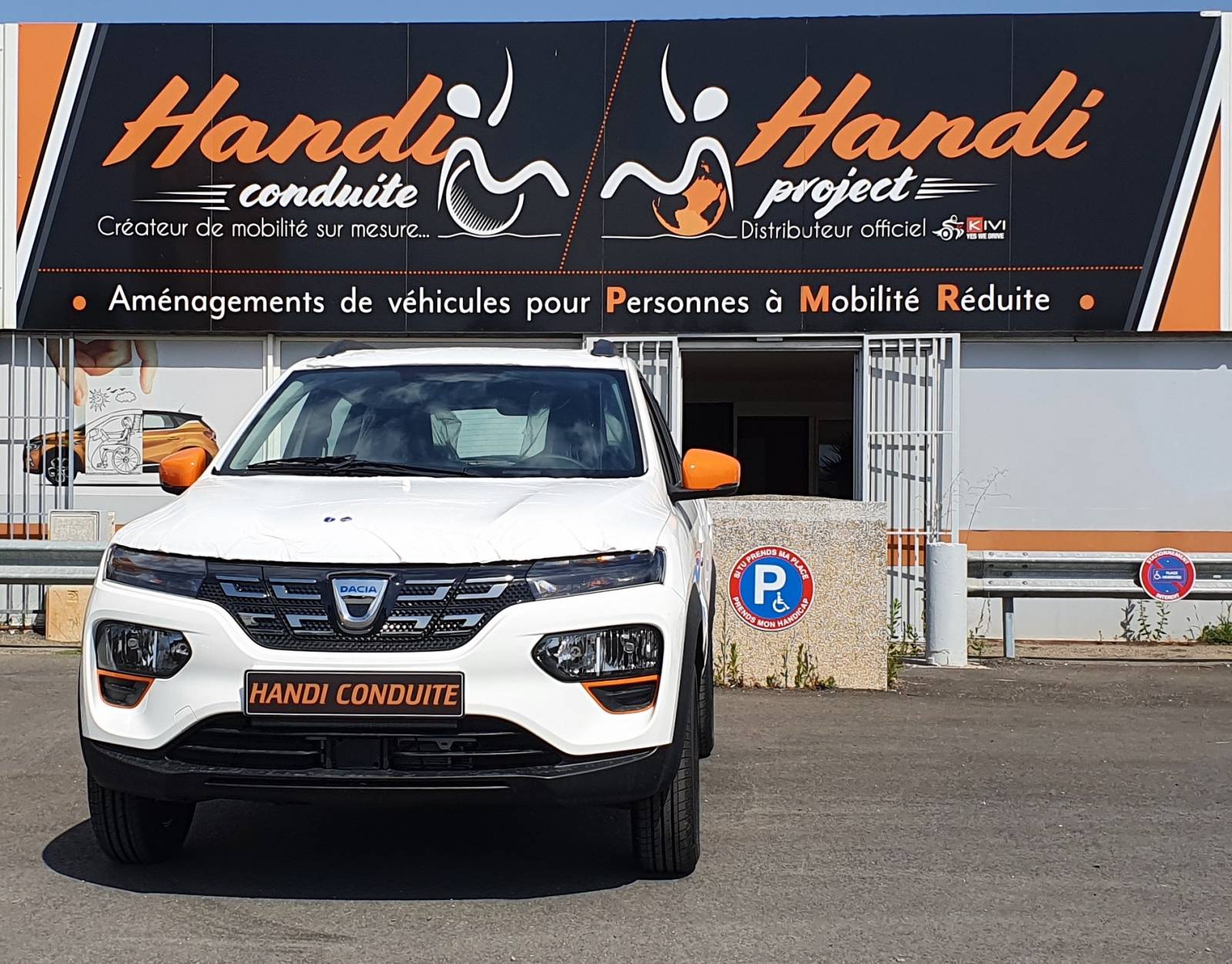 Handiconduite, adaptation PMR de votre véhicule sur Montpellier, Hérault Occitanie, inversion de pédale d'accélérateur à gauche électronique, porte escamotable arrière gauche et protection de bas de caisse