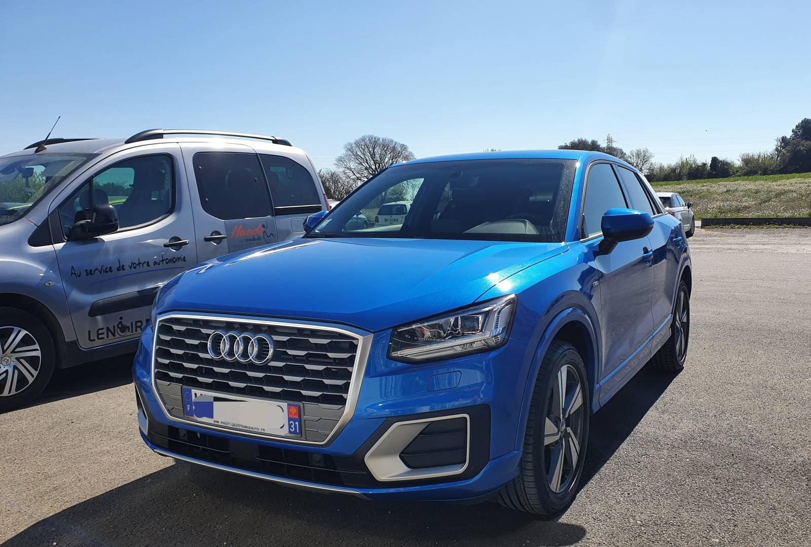 Adaptation conduite hémiplégique avec boule multifonctions au volant Hand'y Control, aide à la conduite pour personnes en situation de handicap dans l'Hérault par Handi Conduite