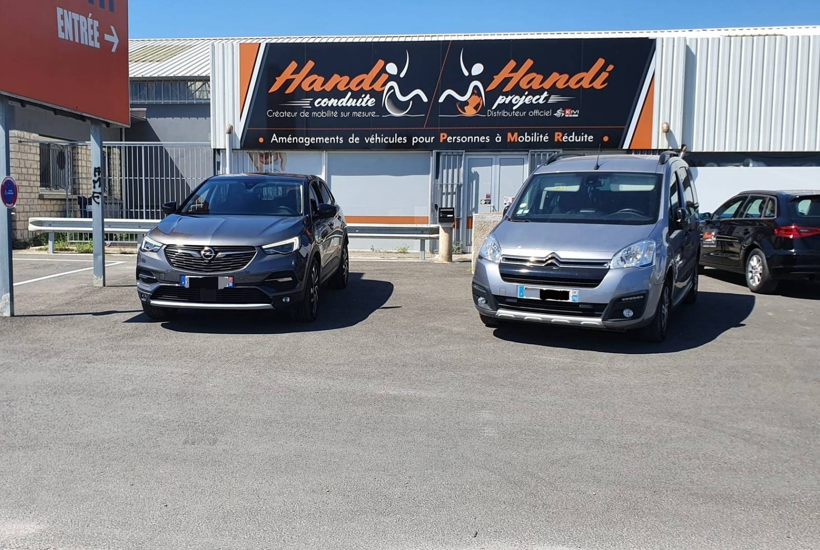 Aménagement pour conduite personne handicapée sur une Opel Grandland par Handi Conduite à Montpellier