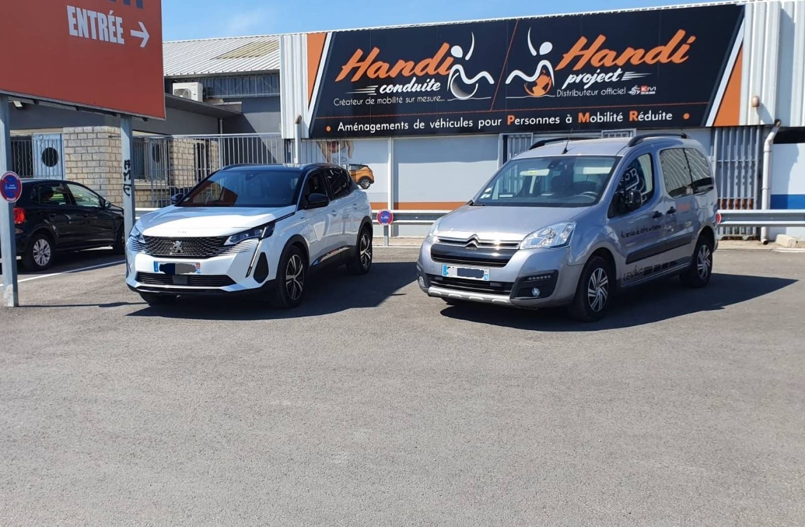 Adaptation du poste de conduite pour personne handicapée sur une Peugeot 3008 à Montpellier par Handi Conduite