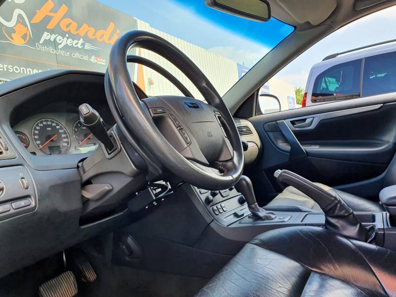 Cercle accélérateur sous volant à pousser et à tirer et levier de frein à baisser sur Volvo V70 à Montpellier