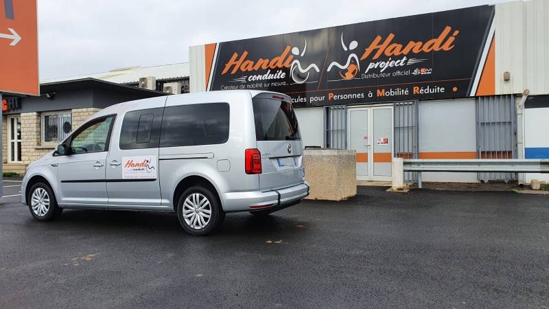Location de courte ou longue durée véhicule modifié pour le transport d'une personne en fauteuil roulant 34, 30, 11, 66, 13, 83, 06