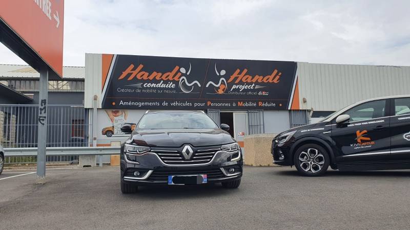 Poste de conduite Renault Talisman adapté paraplégique par Handi Conduite dans l'Hérault