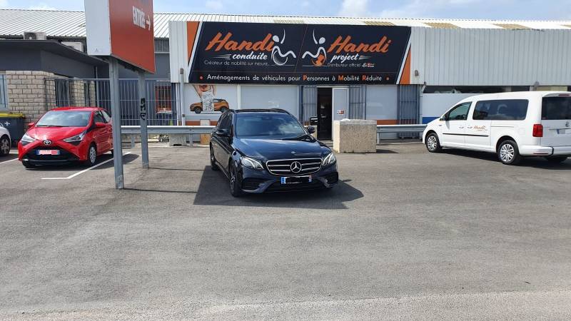 Adaptation PMR sur Mercedes Classe E pour l'aide à la conduite d'une personne en situation de handicap dans l'Hérault par Handi Conduite