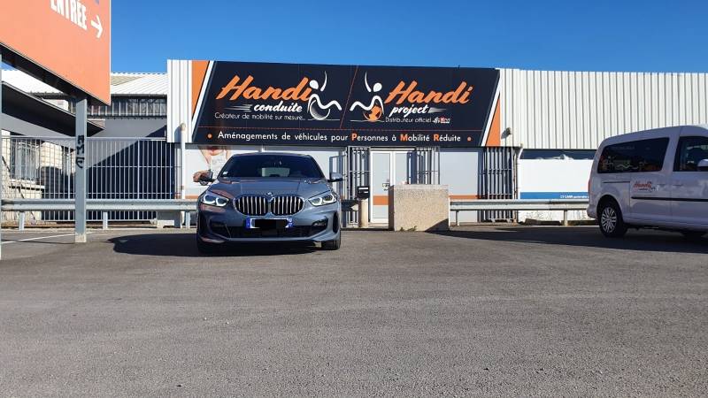 Modification poste de conduite pour personne handicapée sur BMW série à Montpellier par Handi Conduite