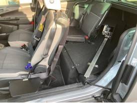 Vente en PACA Ford B-Max de 2017 37 000 km à 13 000€, véhicule adapté PMR avec solution de transfert et de chargement de FR par Handi Conduite