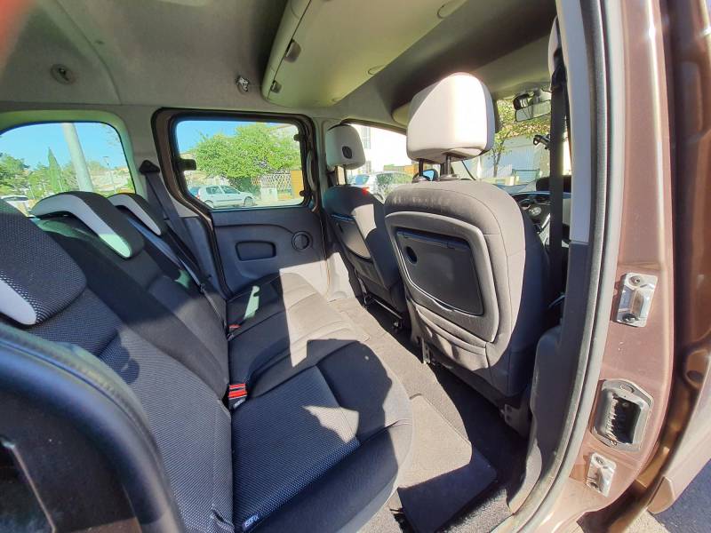 À vendre dans l'Hérault, Renault Kangoo de 2013 équipé conduite PMR
