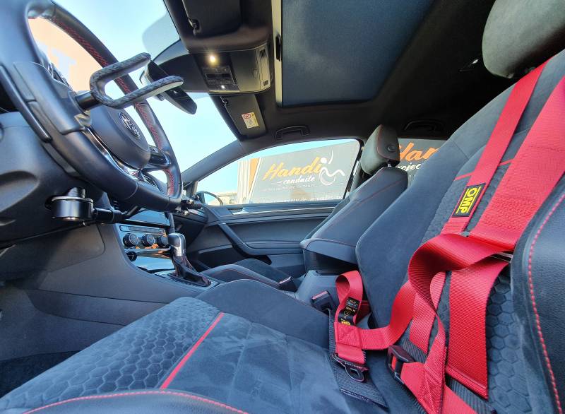 Accélérer et freiner au volant avec le baisser pousser, une solution d'aide à la conduite pour tétra par Handi Conduite à Montpellier Occitanie