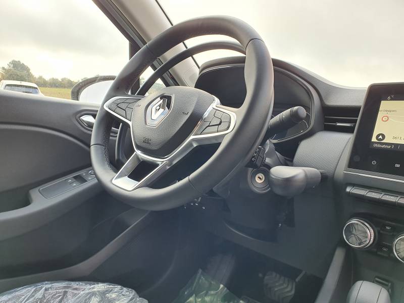 Combiné accélérateur frein PMR - Prix public à partir de 3490 € pour cercle sous volant et frein à baisser à la main - Handi Conduite - Sud de la France