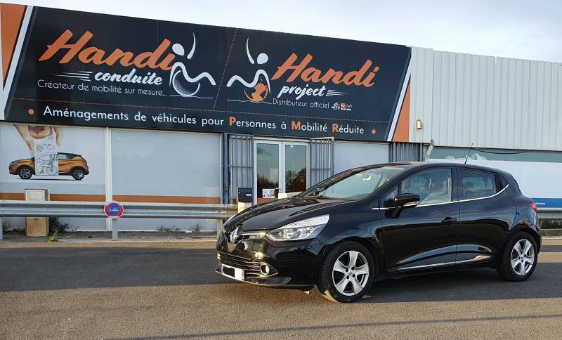 Adaptation PMR du poste de conduite avec télécommande multifonctions Joy Control sur Clio IV pour personne hémiplégique sur Montpellier par Handi Conduite