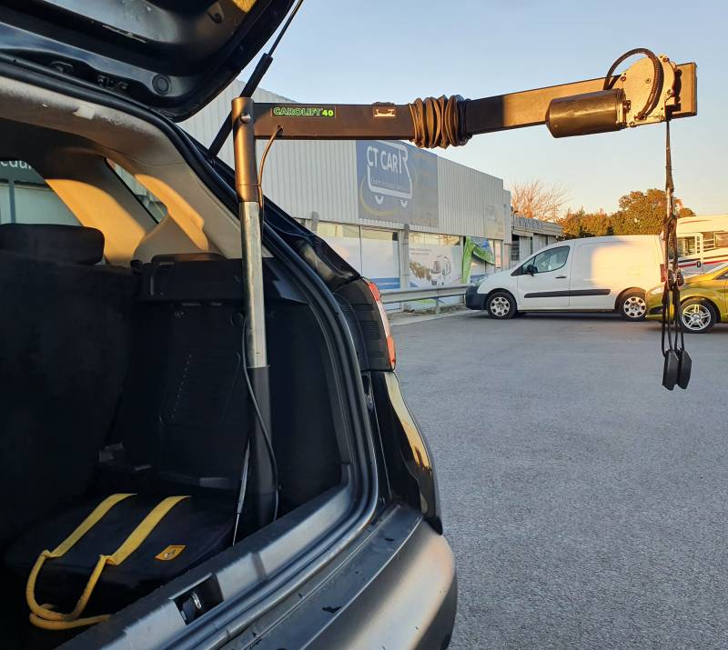 Vente Captur 11 500€, Hérault Montpellier. 43 800km en très bon état adaptée avec grue de coffre pour chargement de FR offert