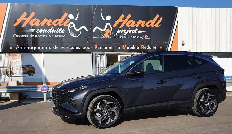 Adaptation poste de conduite pour personne handicapée avec accélérateur par manettes électroniques au volant et levier de frein à baisser sur Hyundai Tucson Montpellier Hérault Handi Conduite