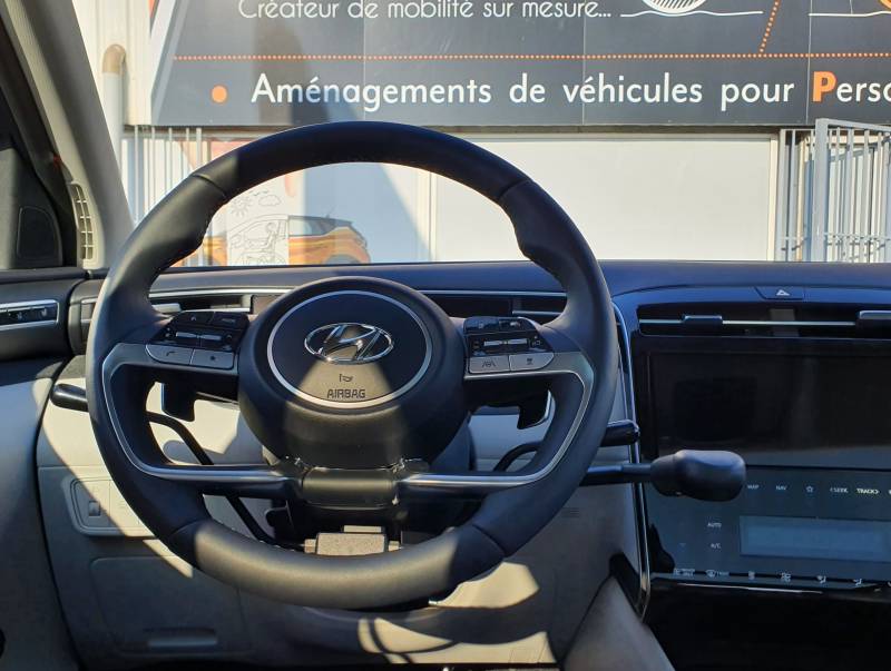 Accélérateur par manettes électroniques et levier de frein au volant pour conduite para, une adaptation d'aide à la conduite par Handi Conduite dans l'Hérault