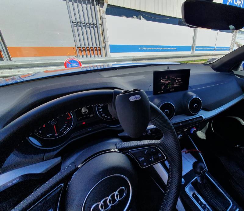 Conduite PMR avec solution d'aide pour hémiplégiques, boule multifonctions au volant Hand'y Control de Lenoir Handi Concept par Handi Conduite à Montpellier dans l'Hérault