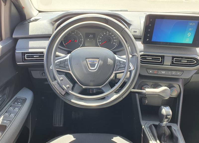 Adaptation PMR au volant, anneau accélérateur sur volant sans fil et levier de freinage à pousser sur Dacia Sandero pour personne handicapée paraplégique par Handi Conduite à Montpellier