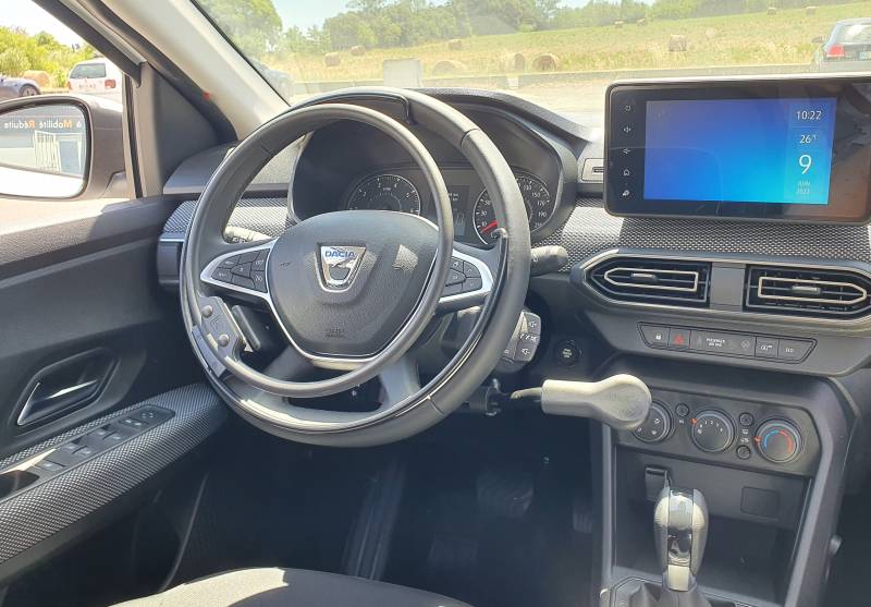 KS Wireless cercle accélérateur sur volant sans fil de Kivi adapté par Handi Conduite sur une Dacia Sandero pour une conduite para sur Montpellier Hérault