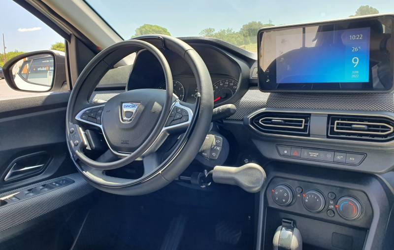 Aménagement PMR pour conduite paraplégique sur une Dacia Sandero par Handi Conduite sur Montpellier Hérault