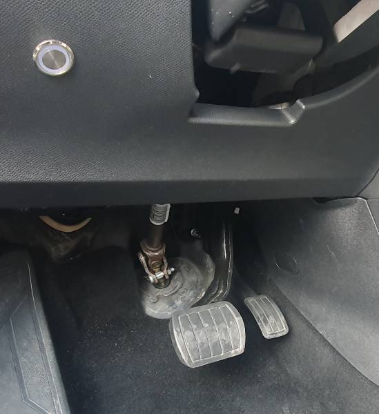Accélérer du pied gauche, inversion de pédale électronique adaptée véhicule pour personnes handicapées - Prix public à partir de 1190 € TTC - Handi Conduite à Vendargues