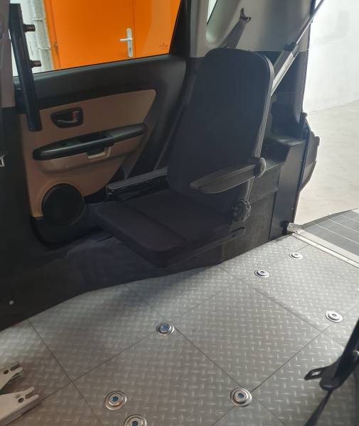 A vendre en région Occitanie, Hérault Kia Soul eMotion adaptée pour l'accès en fauteuil roulant au poste de conduite