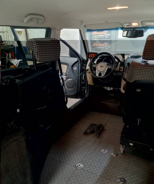 A vendre en région Occitanie, Hérault Kia Soul eMotion adaptée pour l'accès en fauteuil roulant au poste de conduite
