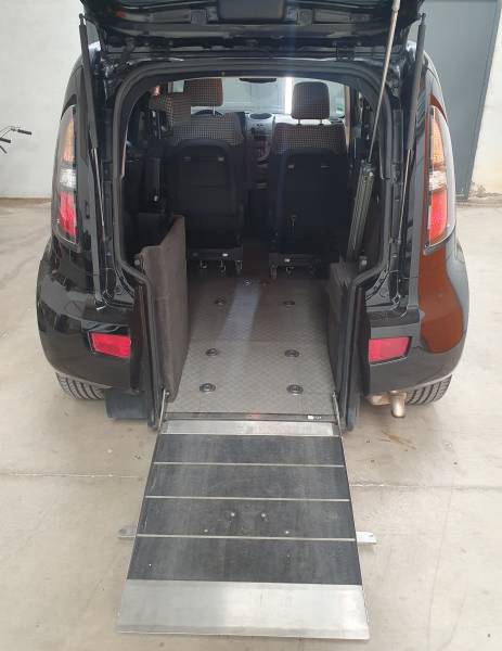 A vendre en région Occitanie, Hérault Kia Soul eMotion adaptée pour l'accès en fauteuil roulant au poste de conduite