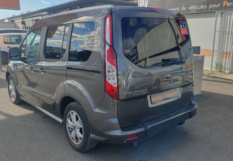 Vente Ford Tourneo décaissé pour le transport d'une personne en fauteuil roulant, 59 000km et en très bon état intérieur et extérieur