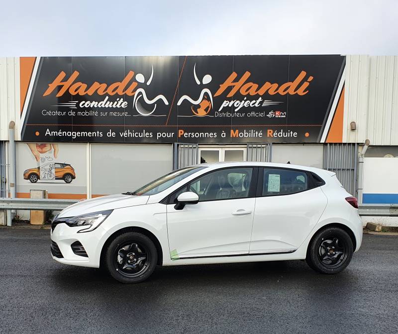 Aménagement poste de conduite handicap sur Clio Hybride avec cercle accélérateur sous volant K5 et levier de frein à baisser Lf 901 à Handi Conduite Montpellier