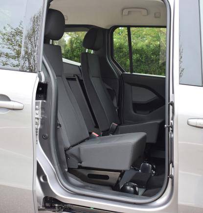 Décaissement arrière PMR avec Renault Kangoo transformé par Lenoir Handi Concept, pour transport 1 handicapée en fauteuil roulant sur Montpellier Hérault par Handi Conduite