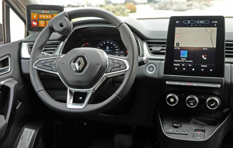 Conduite en fauteuil roulant pour les personne en situation de handicap avec la Renault Kivi Captur par Handi Conduite dans l'Hérault, Montpellier, Occitanie