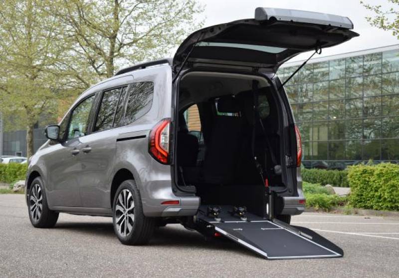 TPMR Renault Kangoo modifié et décaissé Lenoir Handi Concept pour transport personne handicapée en fauteuil roulant sur Montpellier par Handi Conduite