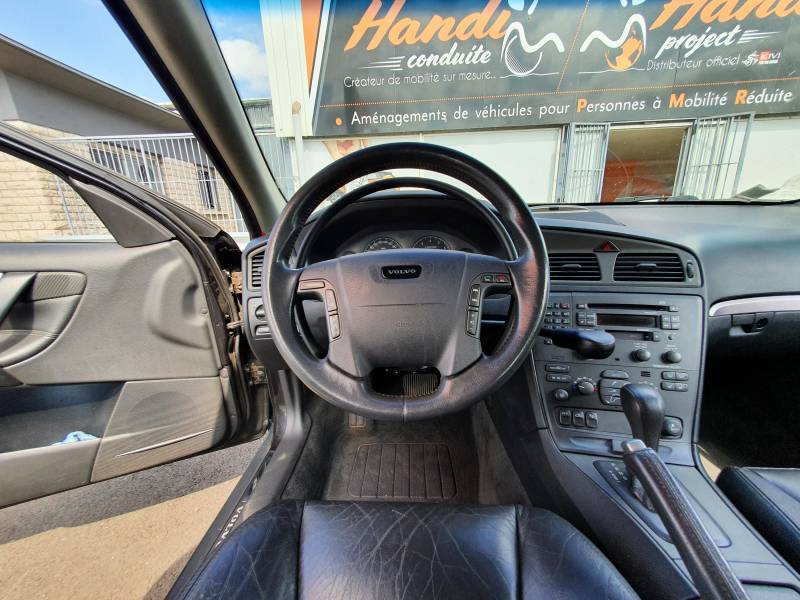 Cercle accélérateur sous volant à pousser et à tirer et levier de frein à baisser sur Volvo V70 à Montpellier