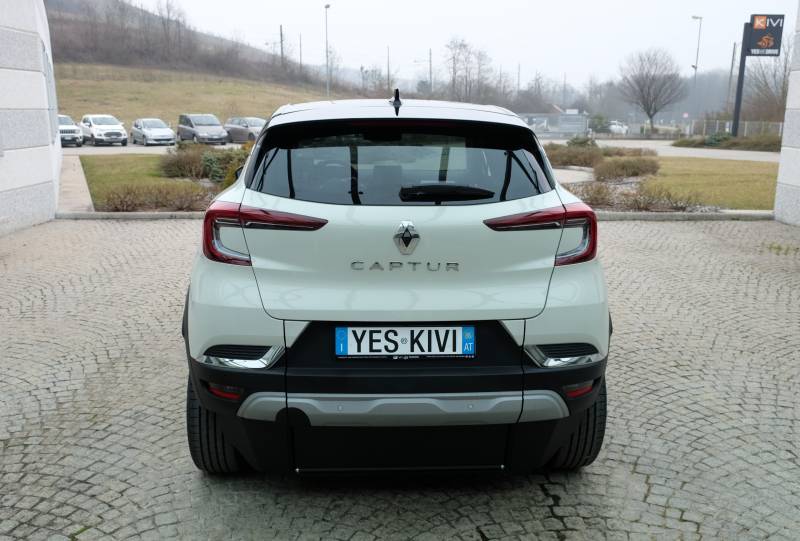 Renault Kivi Captur adaptée pour la conduite d'une personne handicapée en fauteuil roulant dans l'Hérault Occitanie Montpellier  par Handi Conduite