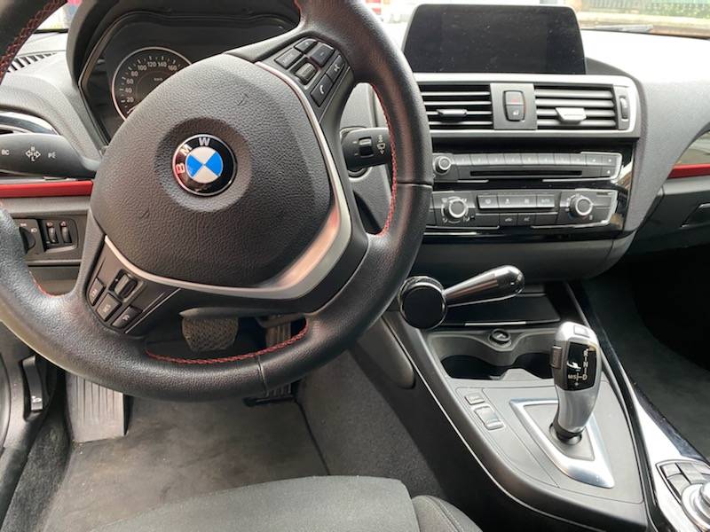 Sur Lille, à vendre BMW série 1 de 2016 adaptée PMR avec combiné accélérateur frein par manette au volant