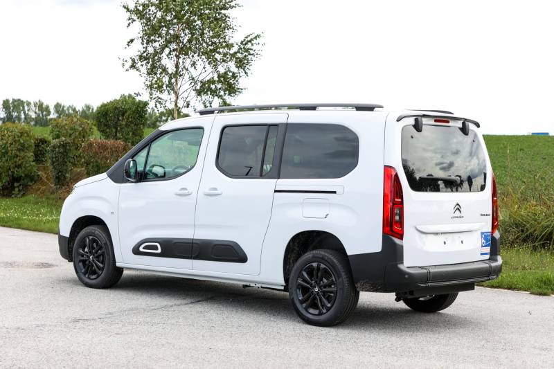 Handicap - A vendre Citröen Berlingo TPMR neuf, 4 personnes + 1 personne en FR, à 40 520€