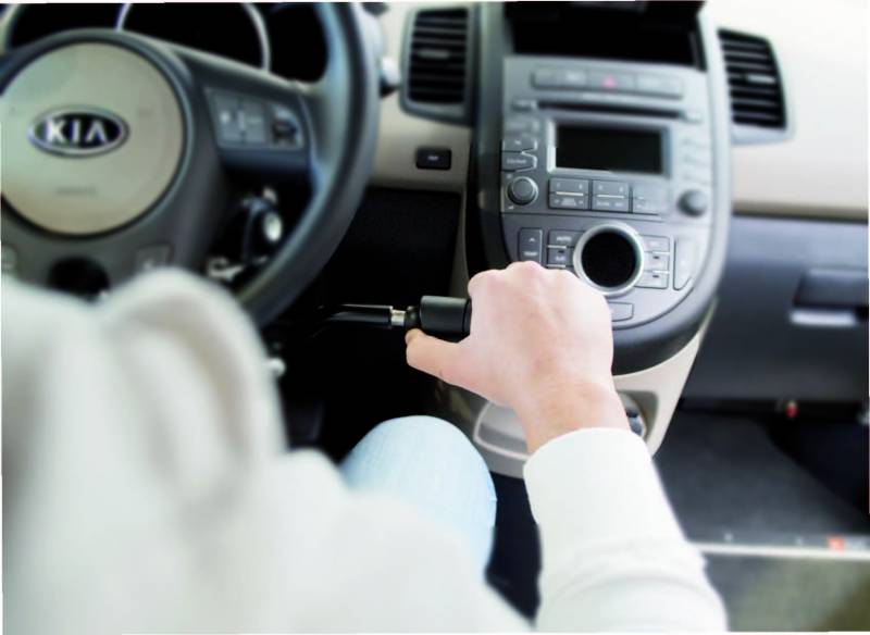 Adaptation d'un combiné accélérateur frein par gâchette au volant dans l'Hérault