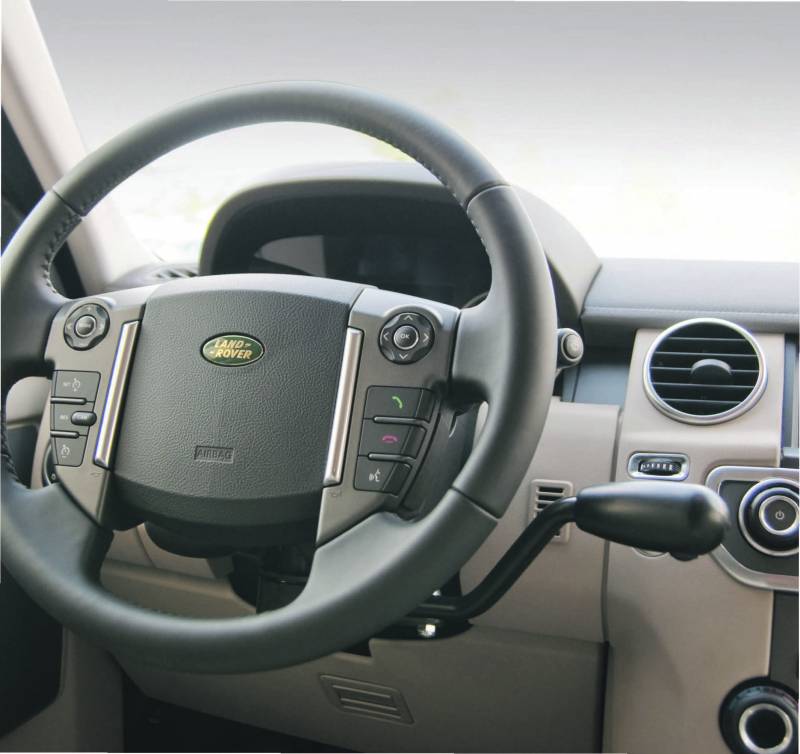 Adaptation d'un levier de frein à pousser au volant par Handi Conduite à Vendargues, proche de Montpellier dans l'Hérault