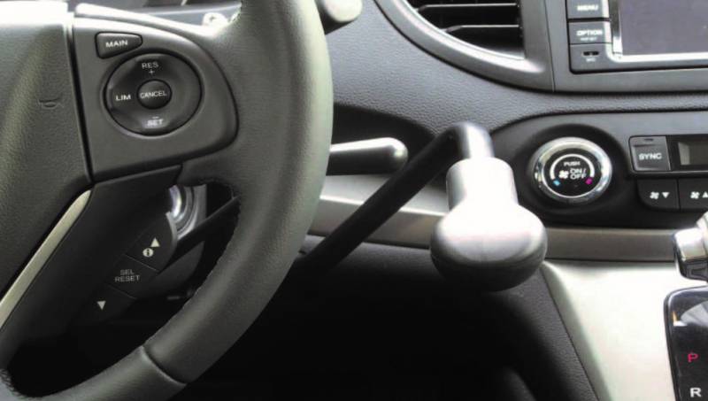 Aménagement de manettes accélérateurs au volant pour poste de conduite dans les voitures pour personnes handicapées à Vendargues