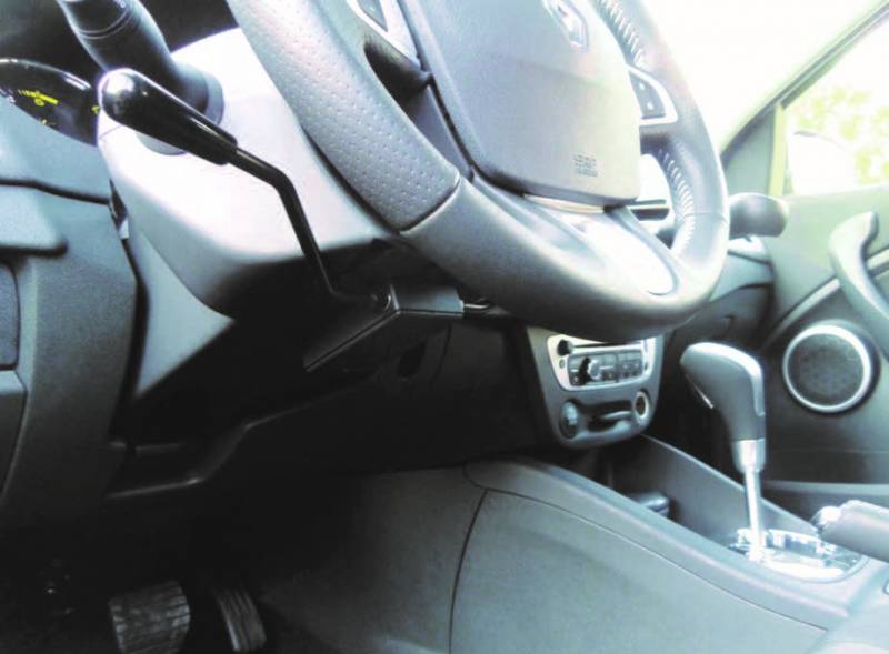 Manettes accélératrices au volant pour une discrétion assurée dans les véhicules pour personnes handicapées à Vendargues
