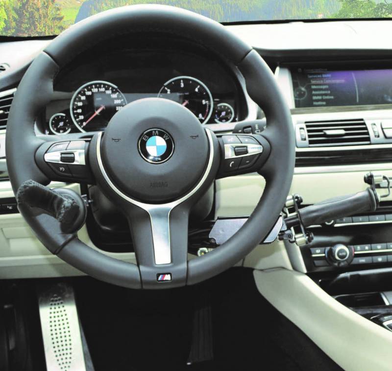 Combiné accélérateur frein baisser pousser au volant par Handi Conduite dans l'Hérault