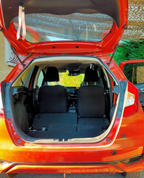À vendre véhicule aménagé PMR conduite au volant Kemp cercle accélérateur Dario Duo et levier de frein à baisser sur Honda Jazz de 2019 en très bon état à 23 000€ pour 6800km; disponible en Hérault par Handi Conduite