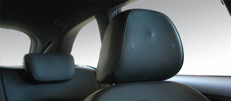 Commandes auxiliaires filaires dans l'appui-tête du véhicule, un aménagement proposé par Handi Project