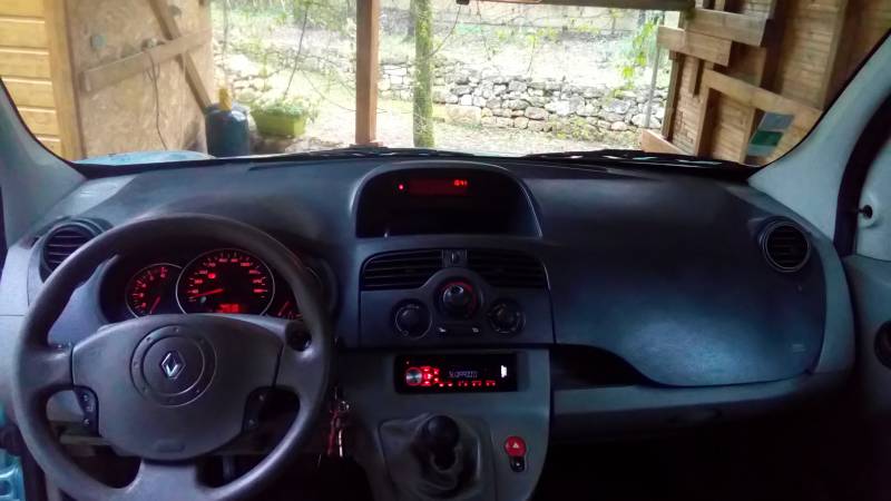 A vendre Renault Kangoo en très bon état modifié avec chargement de fauteuil roulant dans l'Hérault