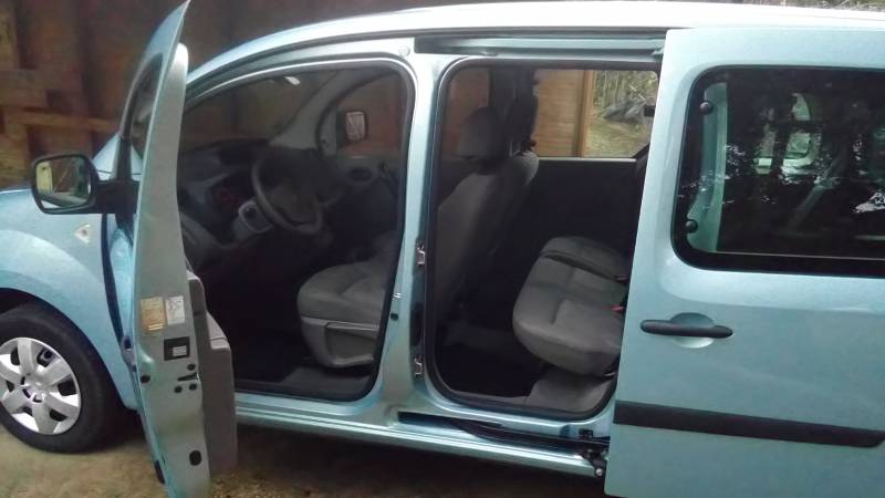 A saisir, Renault Kangoo aménagé avec chargement de fauteuil roulant en très bon état dans l'Hérault