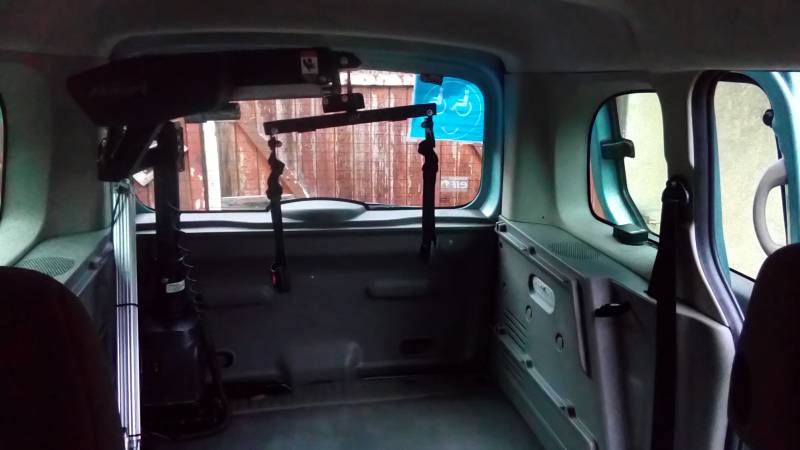 A vendre Renault Kangoo équipé avec grue Carolift