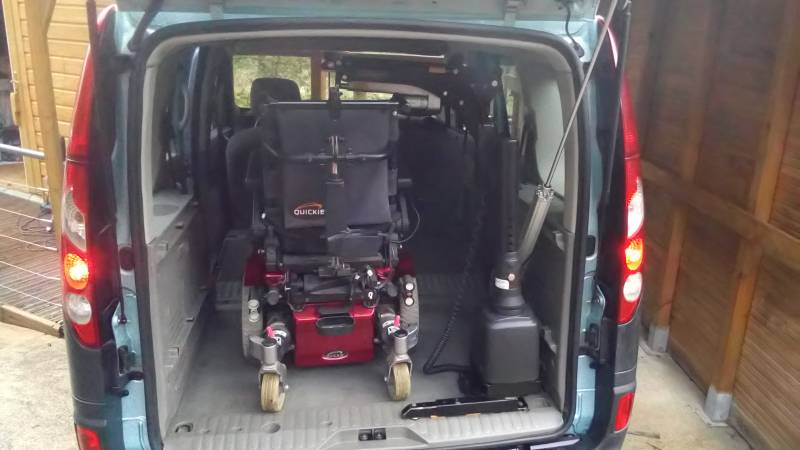 A vendre véhicule PMR, Renault Kangoo avec grue de coffre sur Montpellier