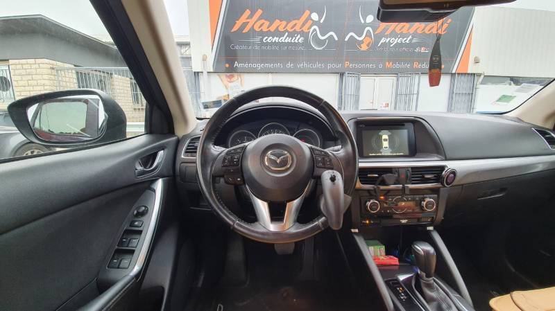 Télécommande multifonctions au volant pour une ergonomie totale facilitant la conduite du véhicule par une personne handicapée par Handi Conduite dans l'Hérault