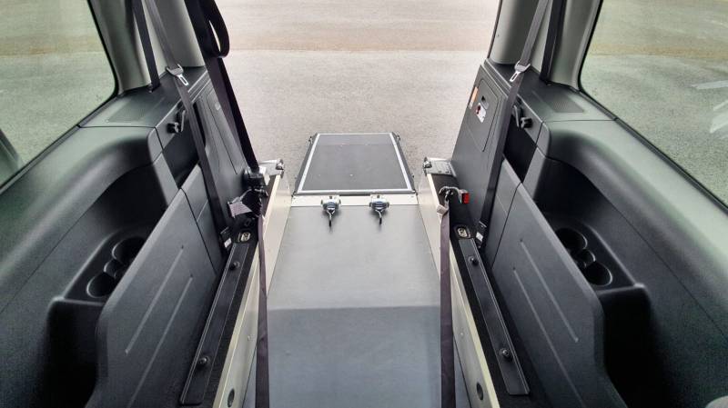 Véhicule transformé à louer pour le transport d'un passager en fauteuil roulant à Handi Conduite dans le 34, 30, 11, 66, 13, 83, 06